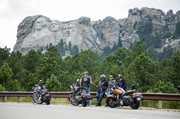 A Rushmore-hegy előtt álló motorosok