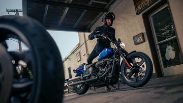 Street Bob motosikleti görüntüsü