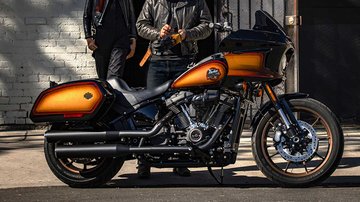 Motocicleta Low Rider ST com o esquema de pintura da Coleção Enthusiast
