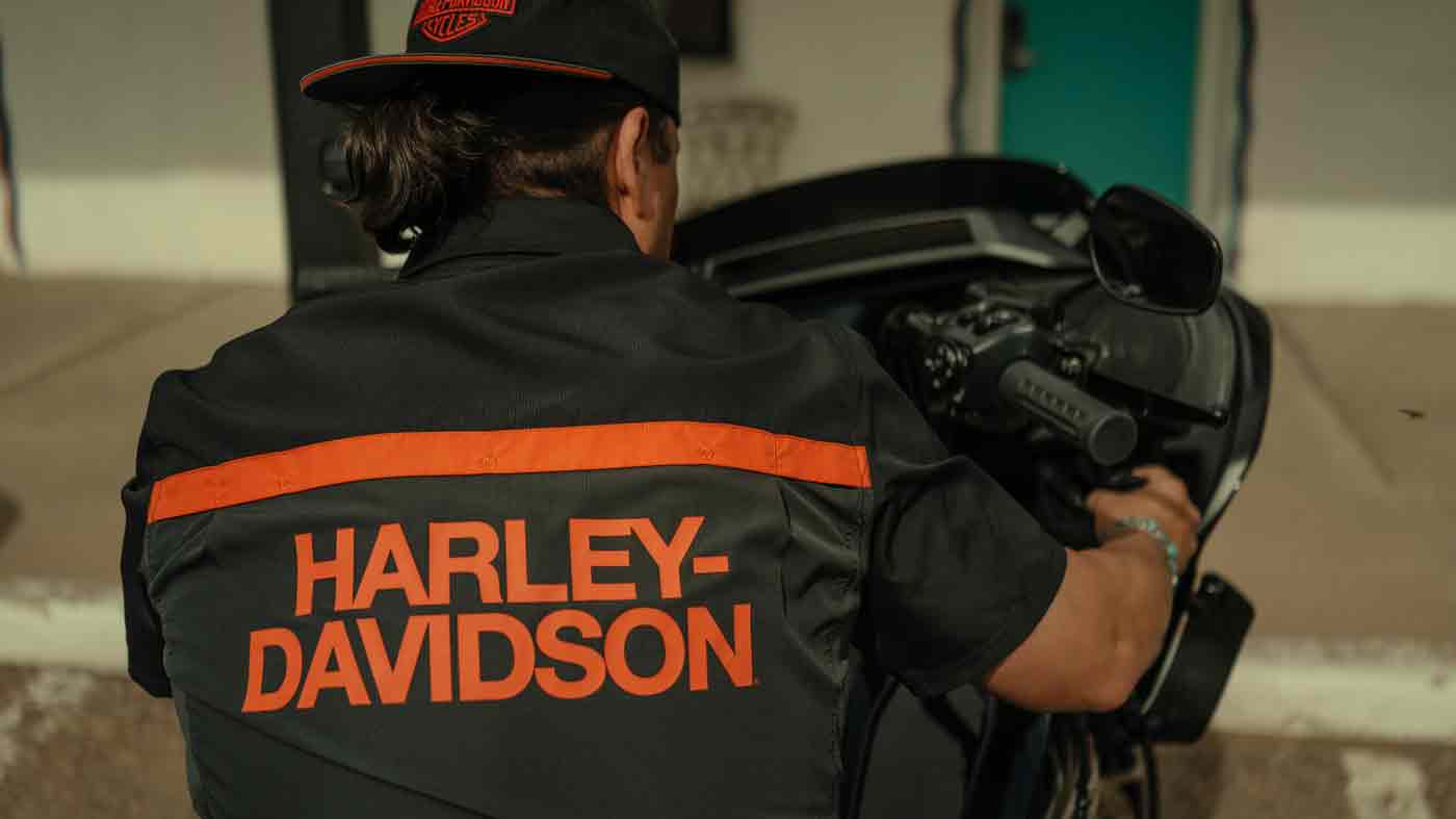 Homem vestindo jaqueta