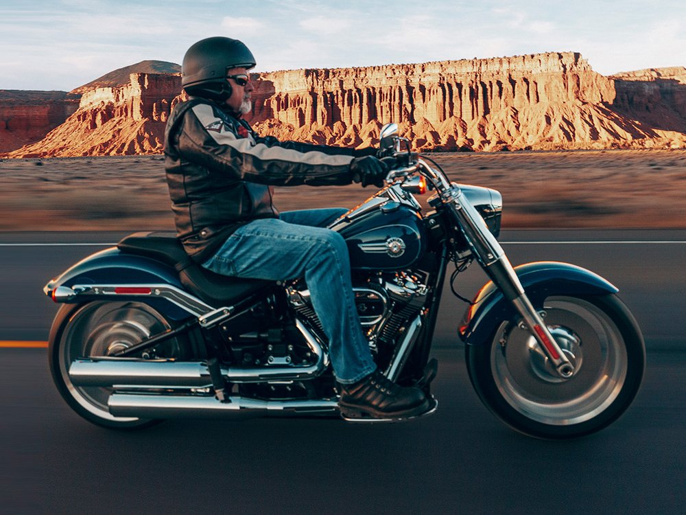https://www.harley-davidson.com/content/dam/h-d/images/content-images/hero-cards/2-up/motorcycle-financing-beauty-shot-1-hero-card-2-up.jpg?impolicy=myresize&rw=1000