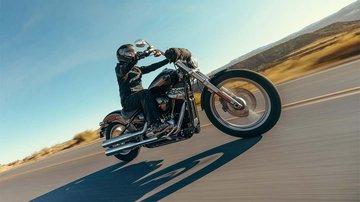 motorcykel på öppen väg
