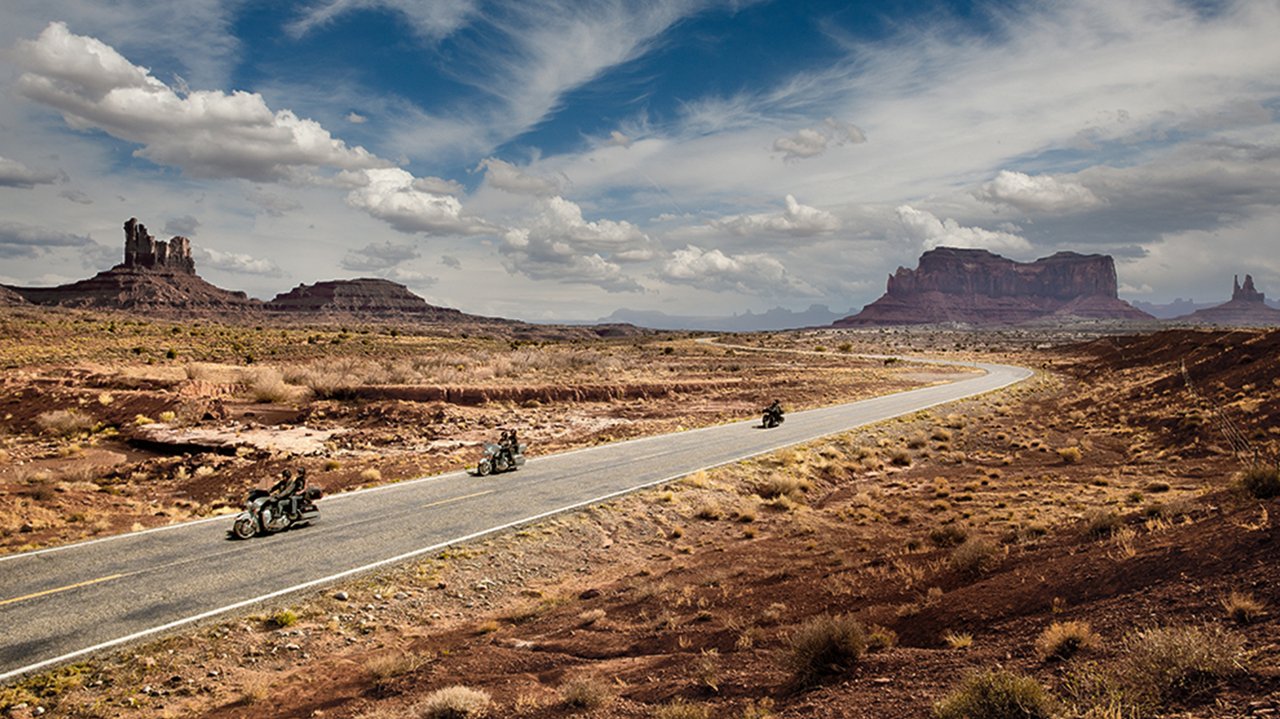 Moottoripyöriä aavikolla