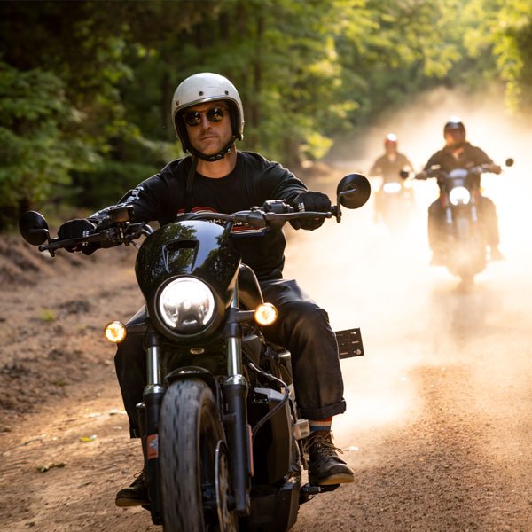motos roulant dans le Sud-Est des États-Unis