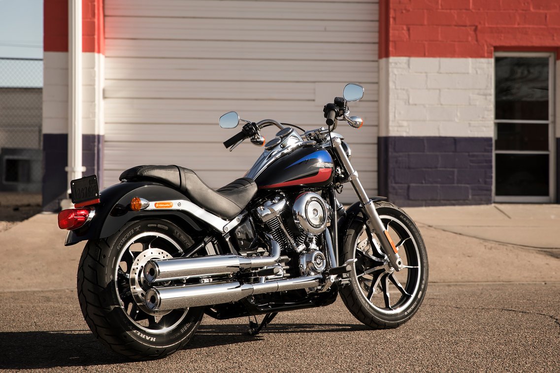 https://www.harley-davidson.com/content/dam/h-d/images/motorcycles/my19/softail/low-rider/gallery/hdi/19-softail-low-rider-hdi-gallery-2.jpg?impolicy=myresize&rw=1137