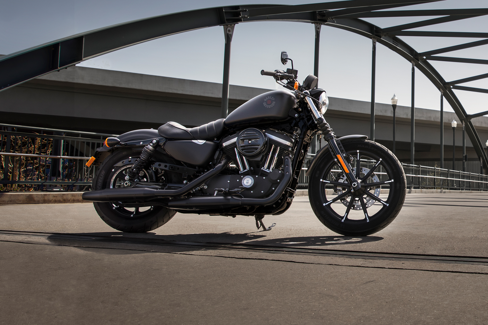 2019 Iron 883 モーターサイクル | Harley-Davidson Japan