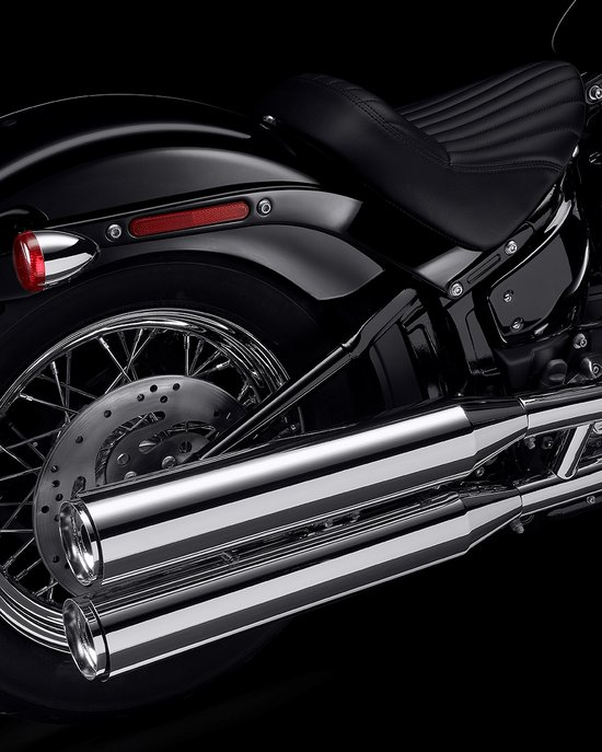 Harley-Davidson 2021 Softail Standard motosiklet üzerindeki egzoz