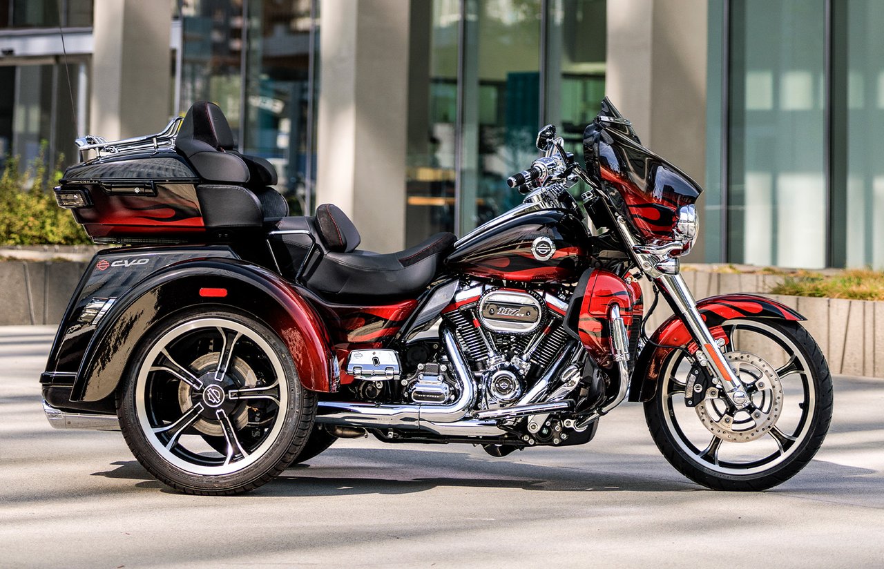 Modèle Harley-Davidson CVO Tri Glide 2022