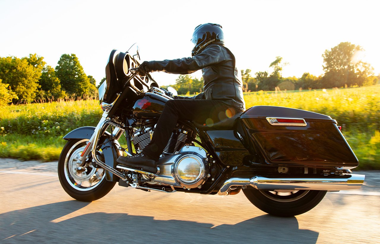 Side profile of 2022 Harley-Davidson Elecra Glide Standard in Vivid Black with mountain backdrop
