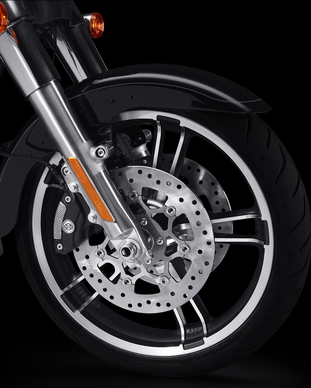 Reflex™ Linked Brembo™ブレーキに、ABSを標準搭載
