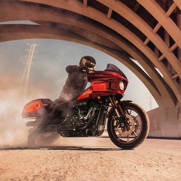 Prezentační snímek motocyklu Low Rider El Diablo
