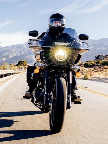 Ładna fotografia motocykla Low Rider ST