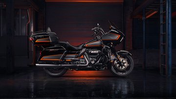 Apex factory custom paint on Road Glide Limited motorcycle