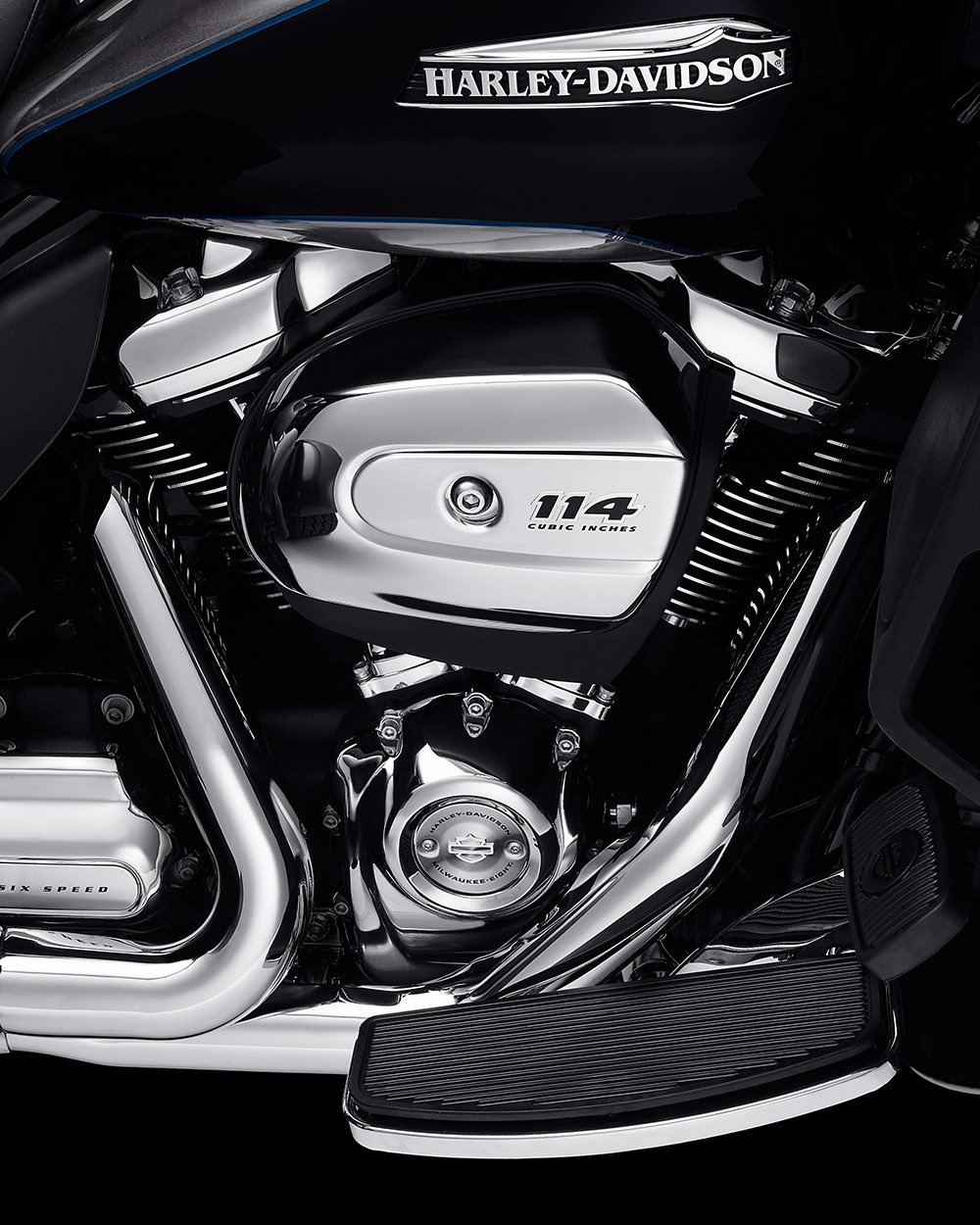 Motor Twin-Cooled™ Milwaukee-Eight® 114 en una motocicleta Tri Glide™ Ultra 2022