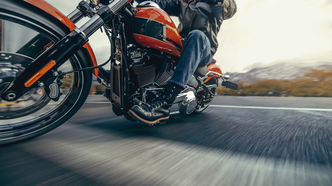 A Breakout 117 motorkerékpár szépségét bemutató fénykép