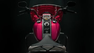 Sedlo a čelní štít motocyklu Electra Glide Highway King