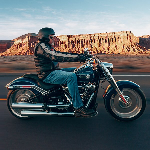 I tide tag på sightseeing Refinement 2023 Fat Boy 114 motorcykel | Harley-Davidson DK