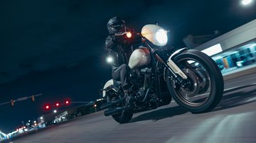 Detailní záběr motocyklu Low Rider S