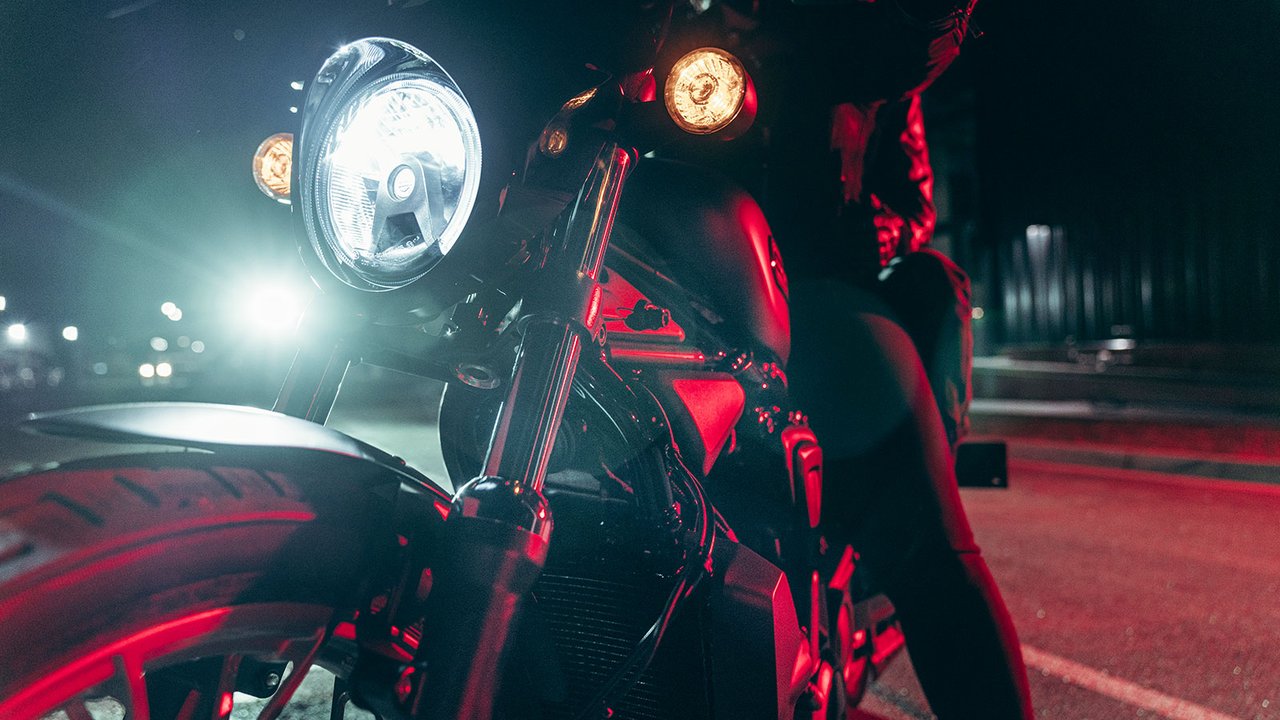 Detail světlometu motocyklu Nightster Special