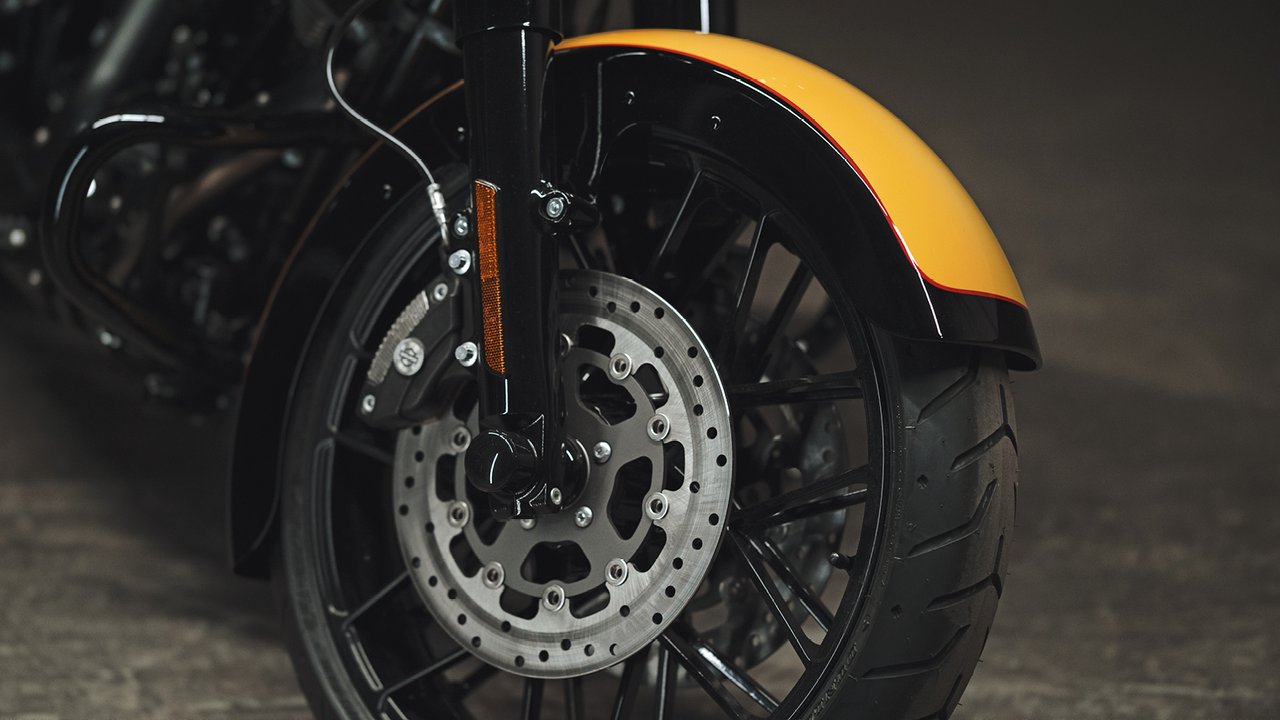 Street Glide Special wheel close up