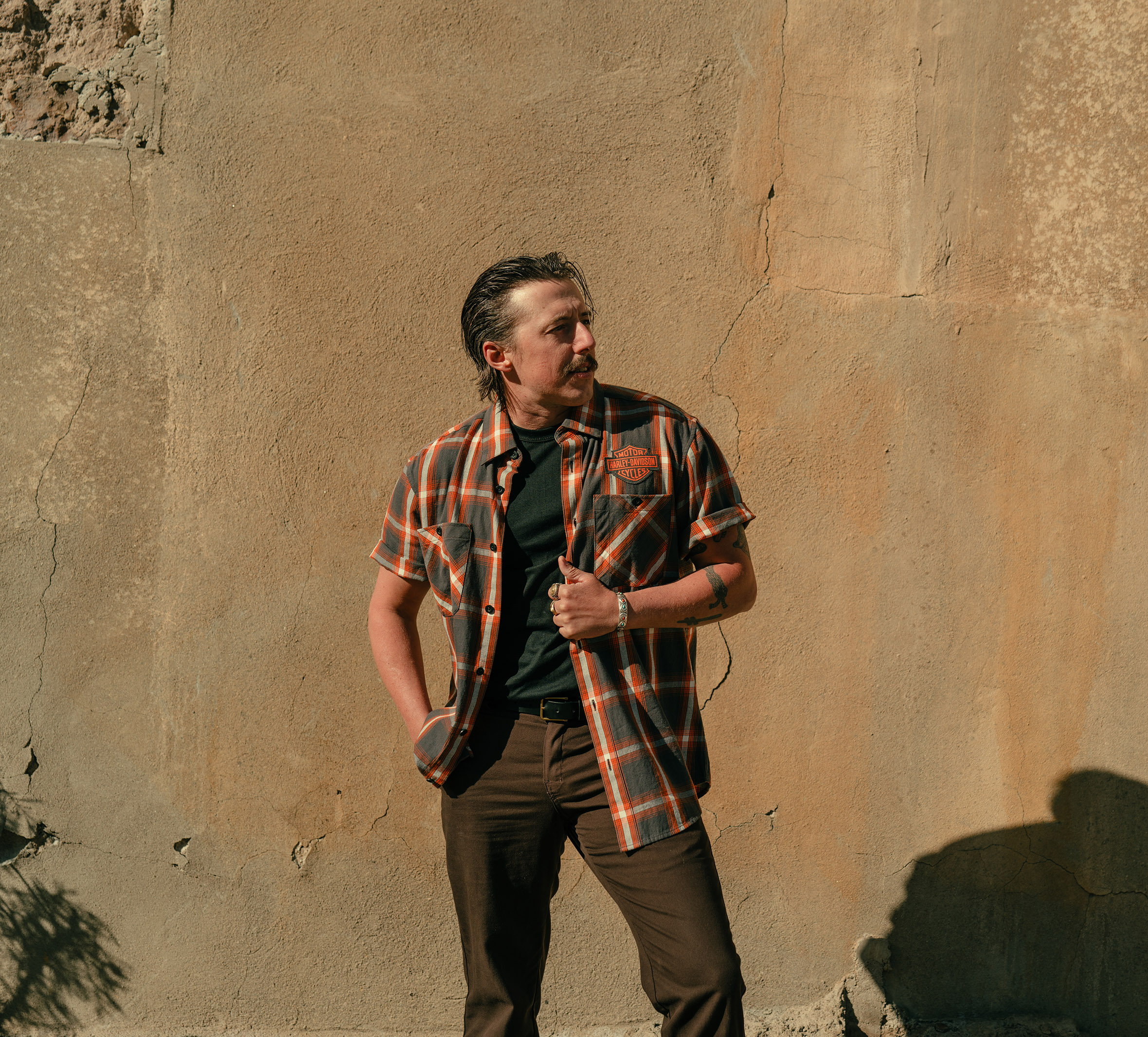 Men's Bar & Shield Staple Short Sleeve Shirt