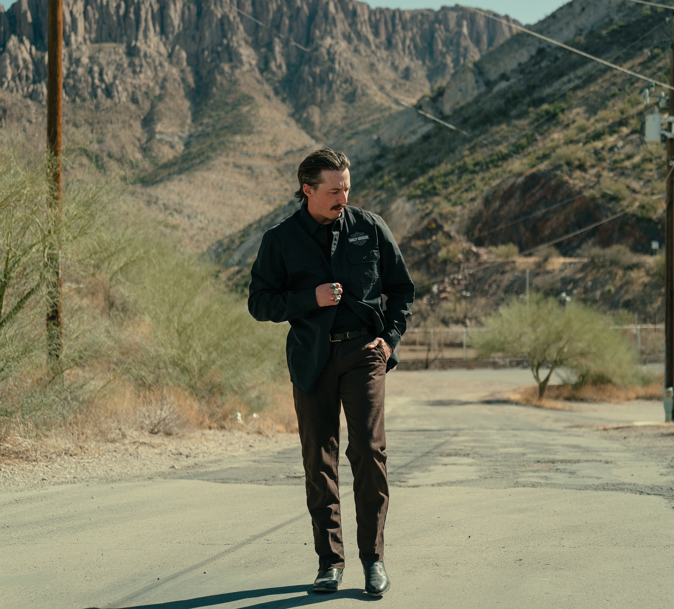 Men's Bar & Shield Solid Long Sleeve Shirt