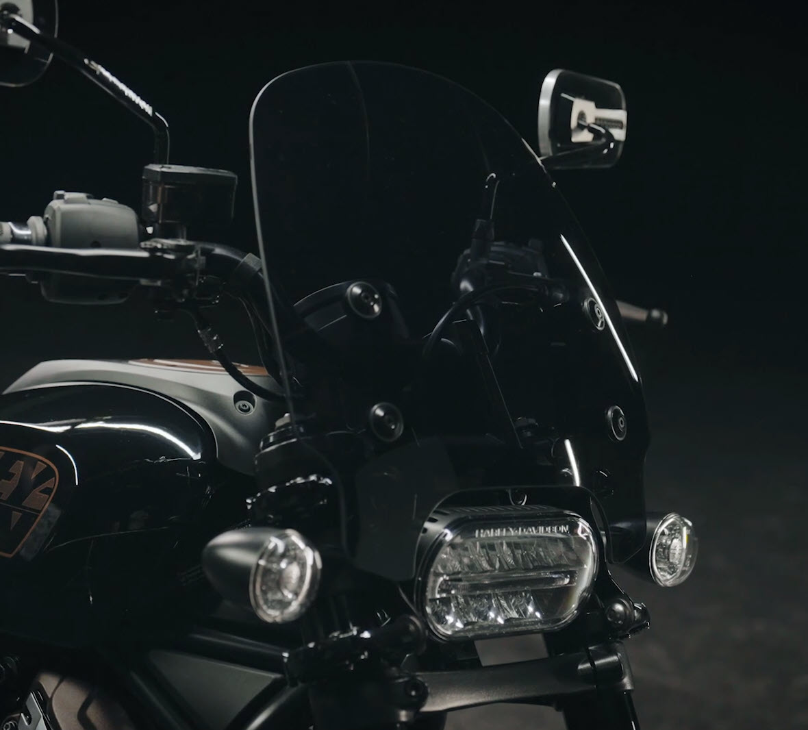 日本製・綿100% Harley Davidson 【USA在庫あり】 58348-06 ハーレー純正 クイックリリース・コンパクト・ウインドシールド  06年以降 FXD ポリッシュ/ライトスモーク 低 HD店