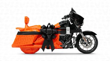 Eingepackte Motorräder mit Schleifen