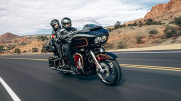 120th Anniversary CVO Road Glide Limited beauty shot