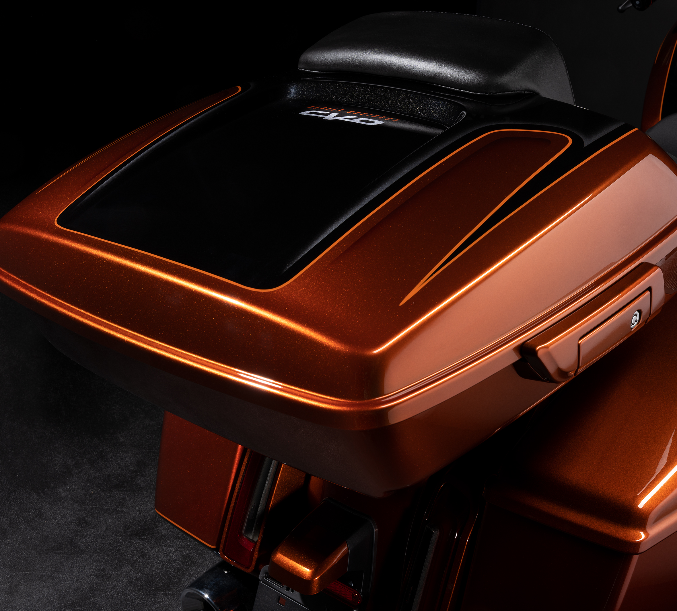 Color-Matched Chopped Tour-Pak Luggage –  Whiskey Neat/Raven Metallic