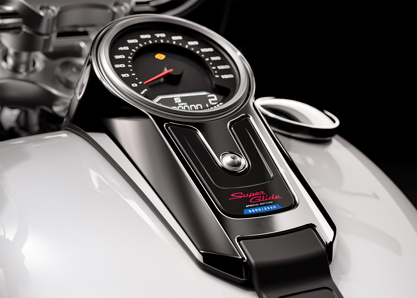 2026 Super Glide Front Console Beauty Shot