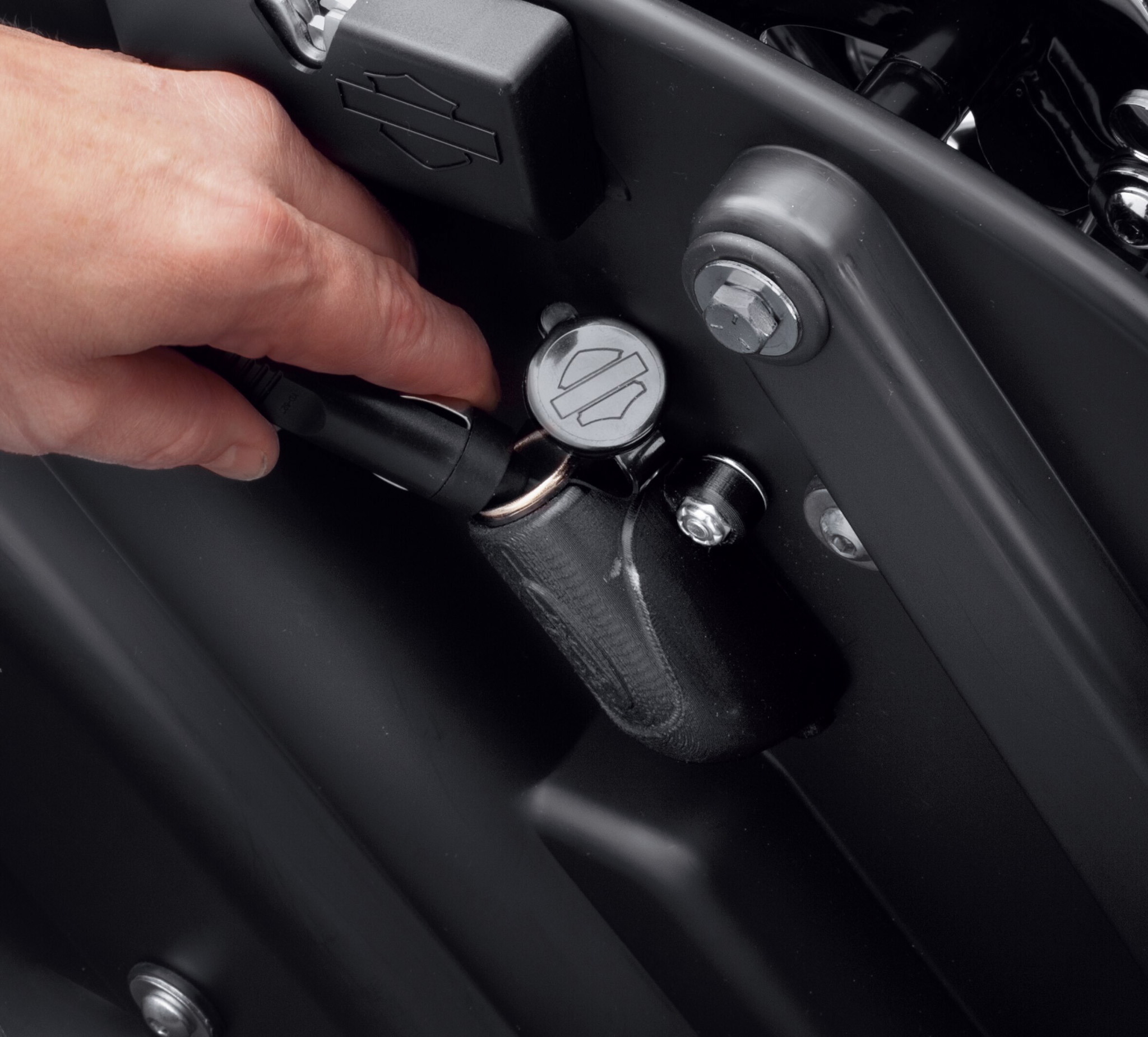 Saddlebag-Mount Auxiliary Power Port