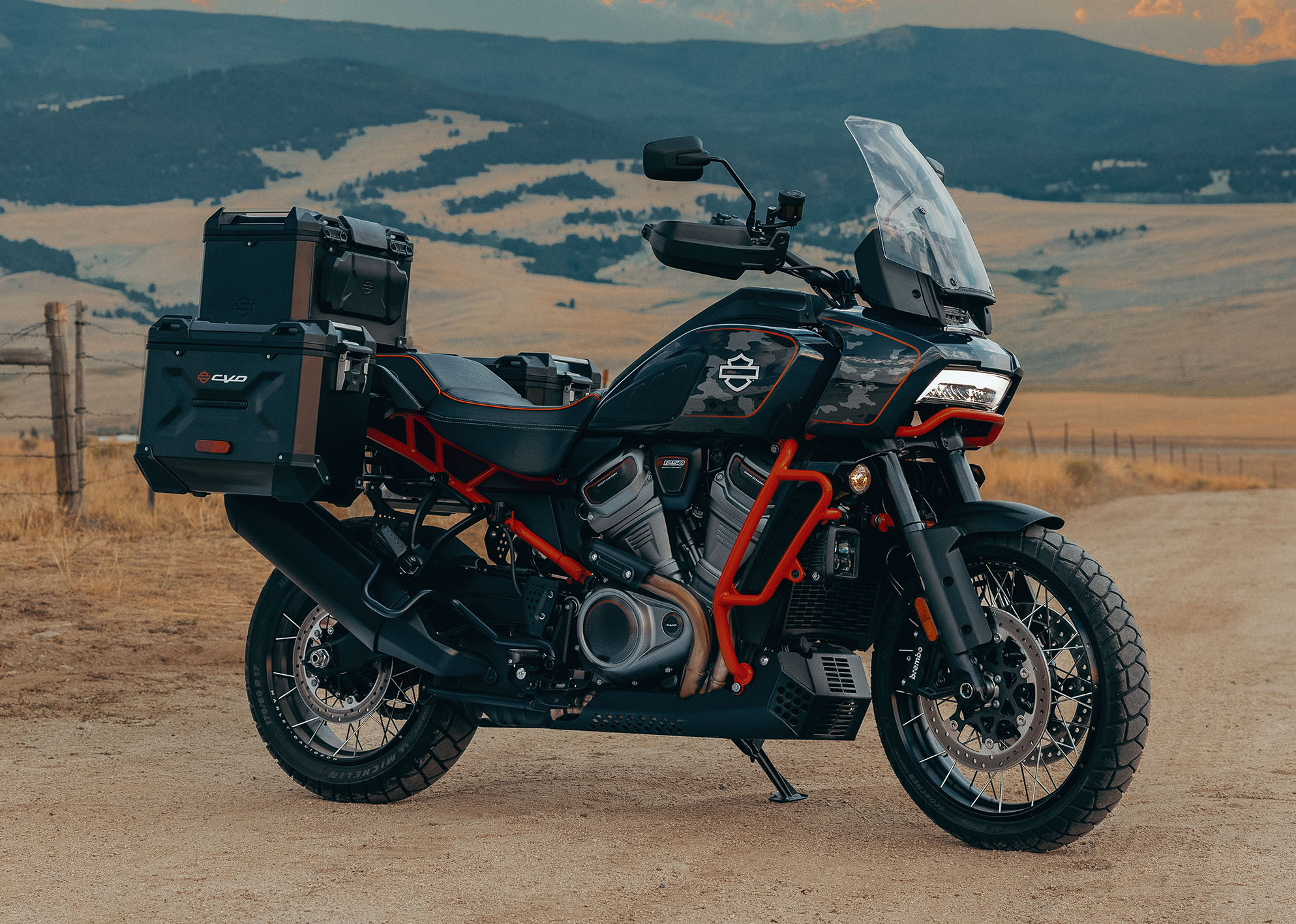 2025 CVO Pan America Beauty Shot