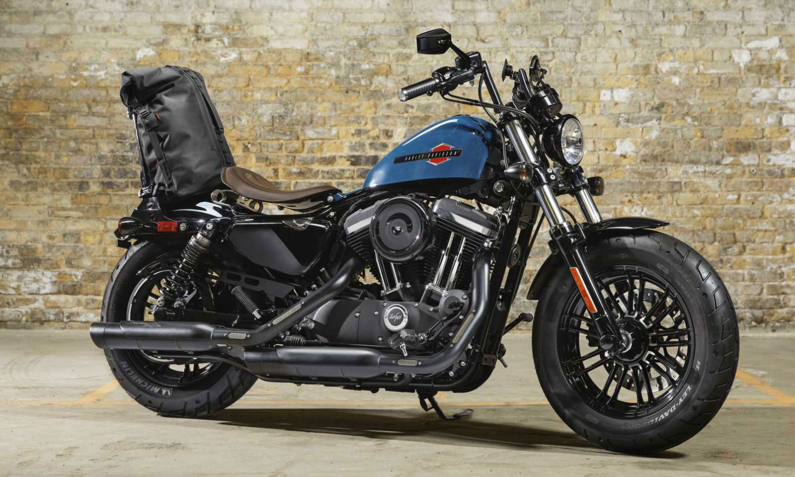 motocicletta con bagaglio