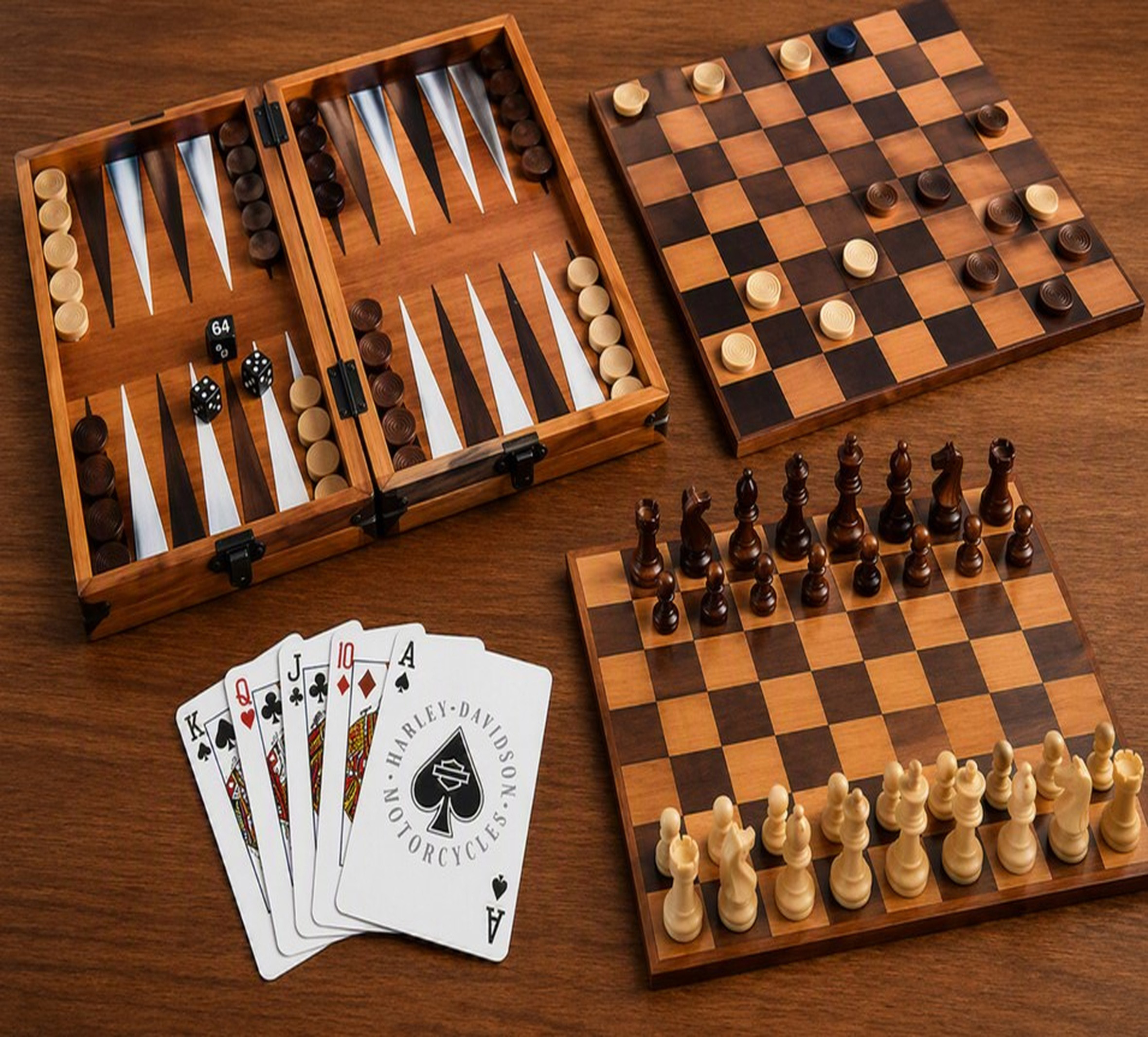 新品　ハルシオンデイズ　ケンジントン宮殿　ヒストリックロイヤルパレス　トレイ H-D Deluxe 4 in 1 Game Set Chess / Checkers / Backgammon / Playing