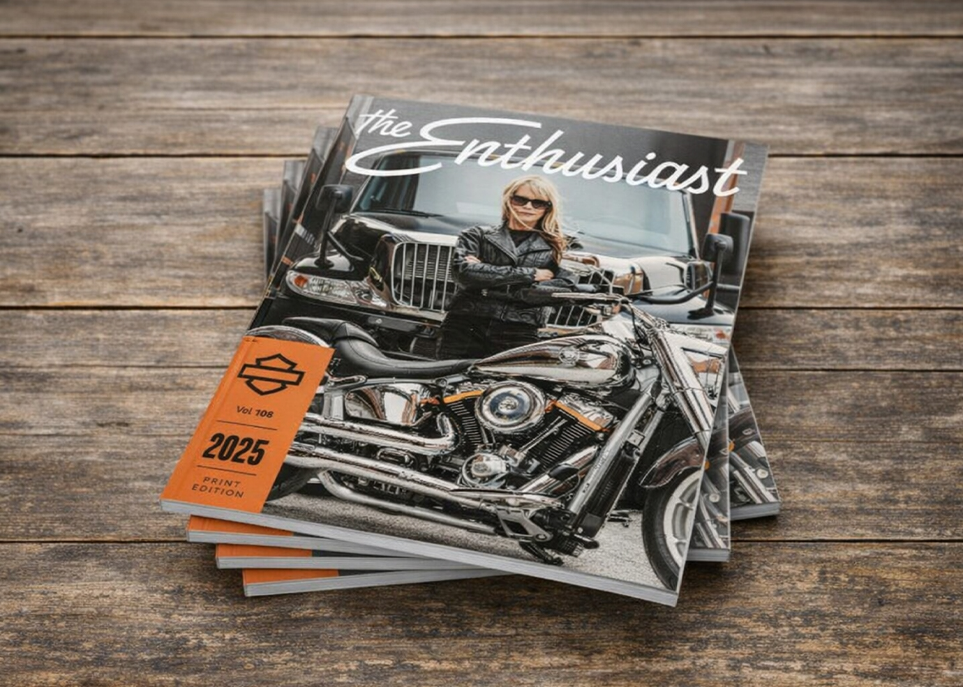 Pilha de revistas The Enthusiast 2025