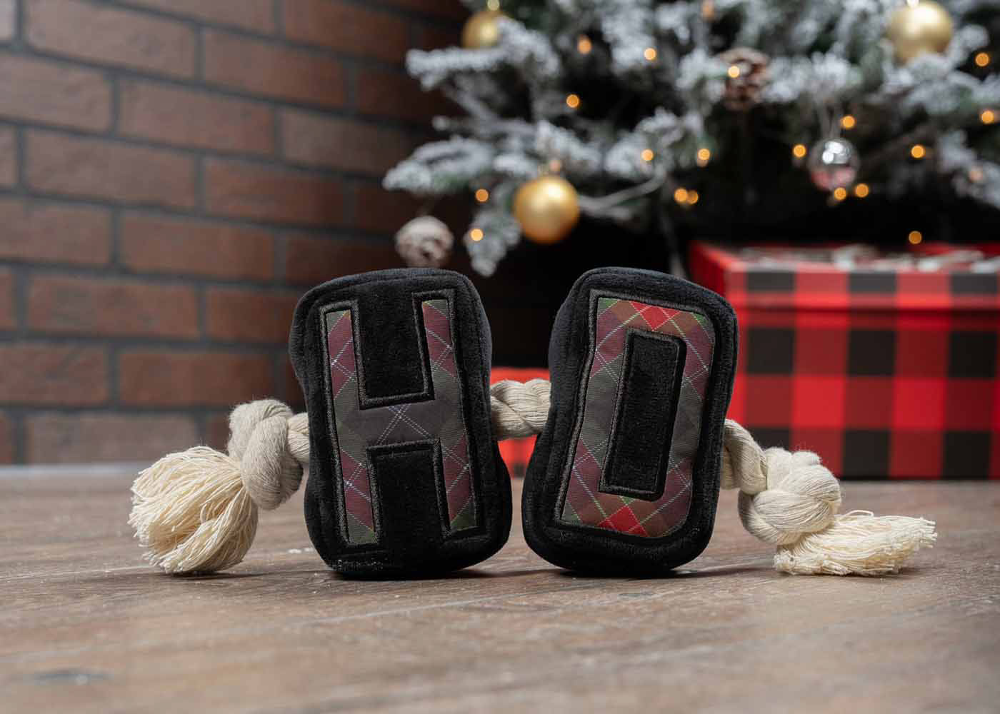 dog pull toy with H&D Letters