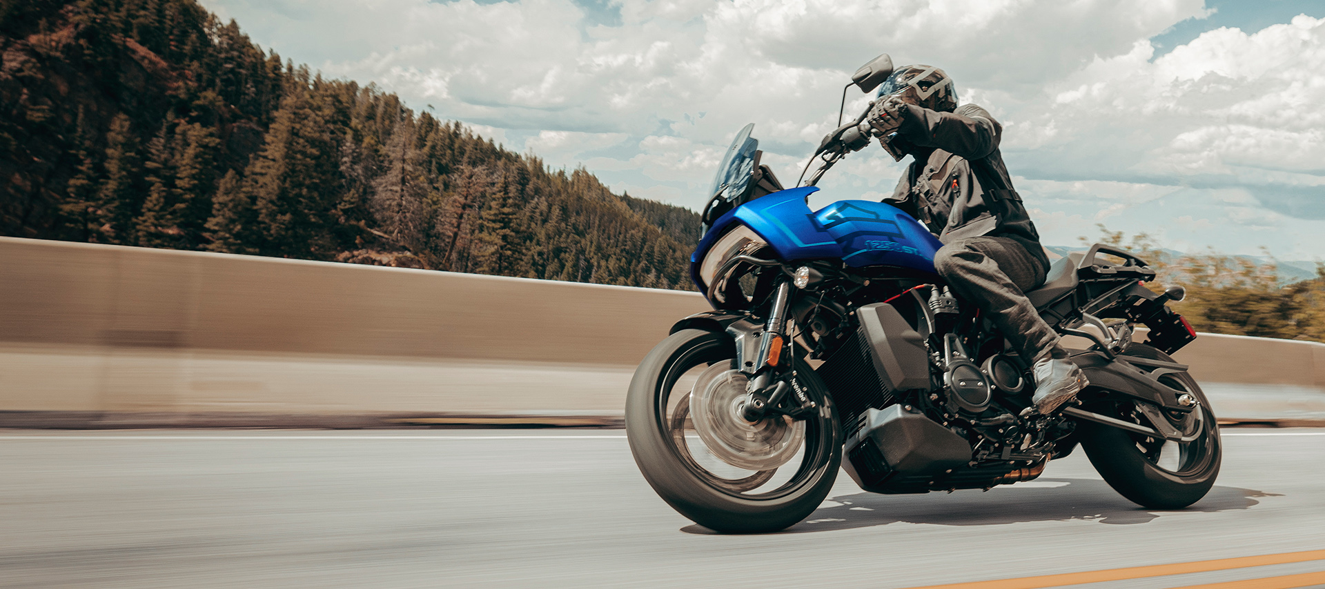 2026 Pan America 1250 Limited – Aufnahme während der Fahrt