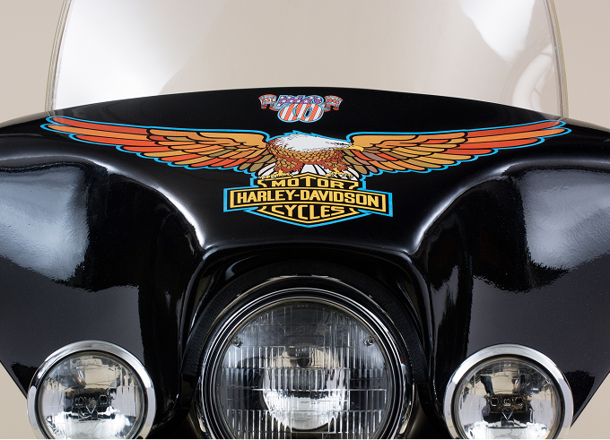 Detail shot of an eagle with it’s claws in the Harley-Davidson logo on the front fairing of a Liberty Edition motorcycle
