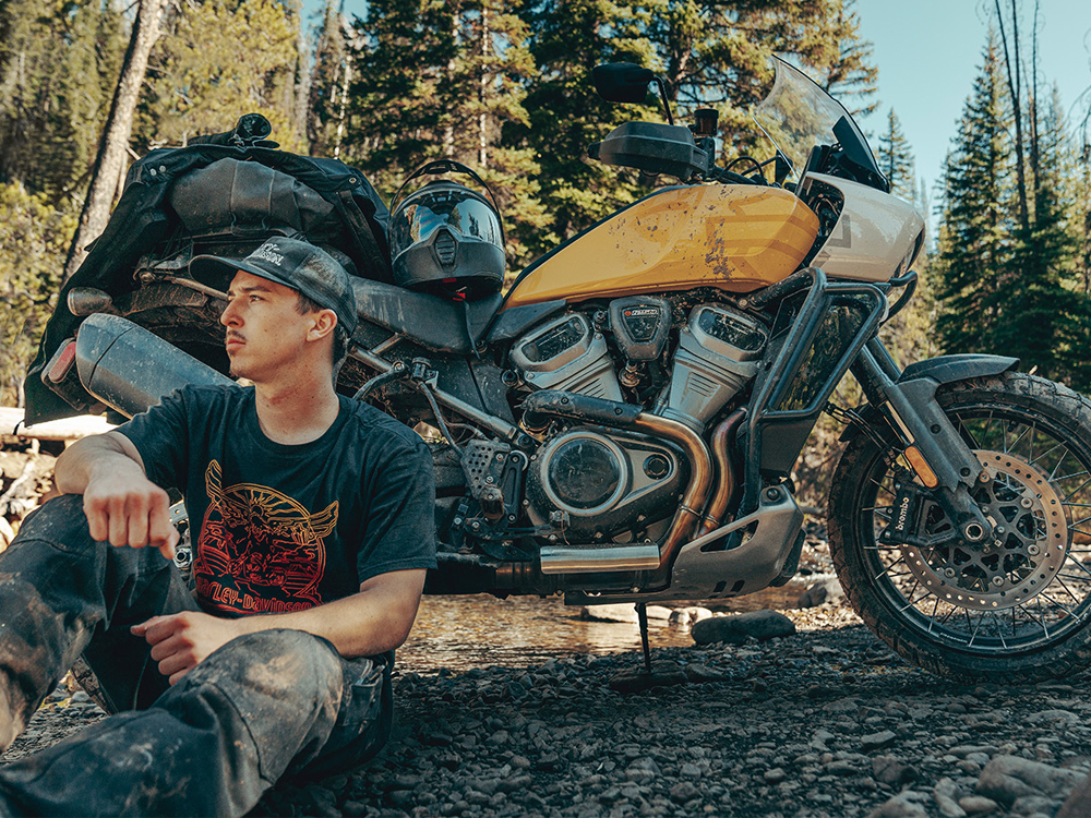 motorcycle-financing-beauty-shot-2-hero-card-4x3