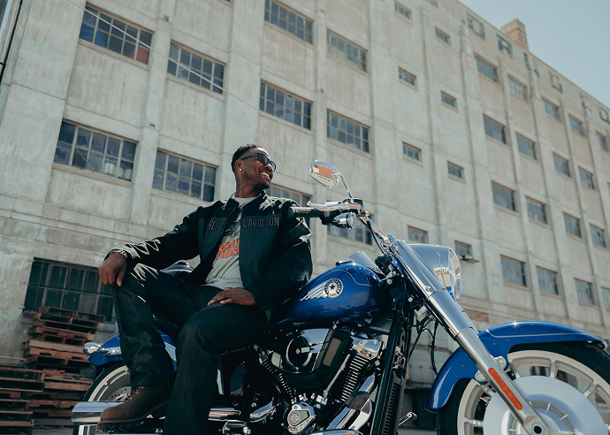 2025 Fat Boy Lifestyle Shot