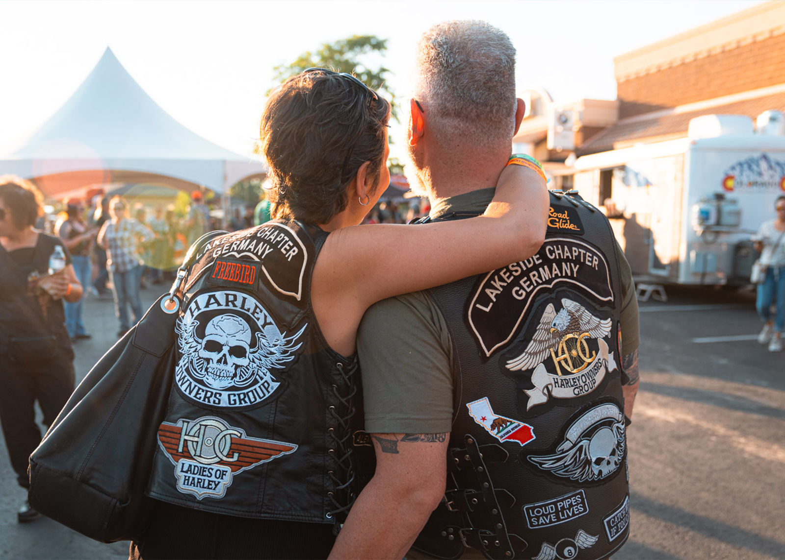 A picture of man and woman from behind