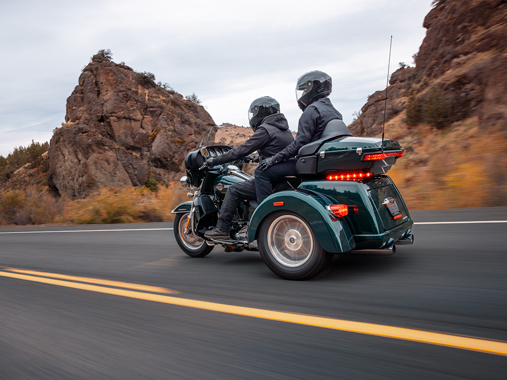 Tri Glide Ultra on the highway