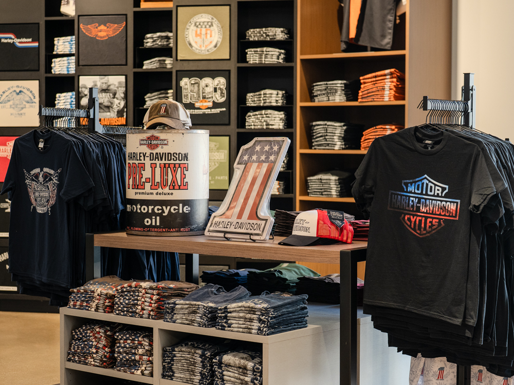 小売店でのHarley-Davidsonアパレル展示