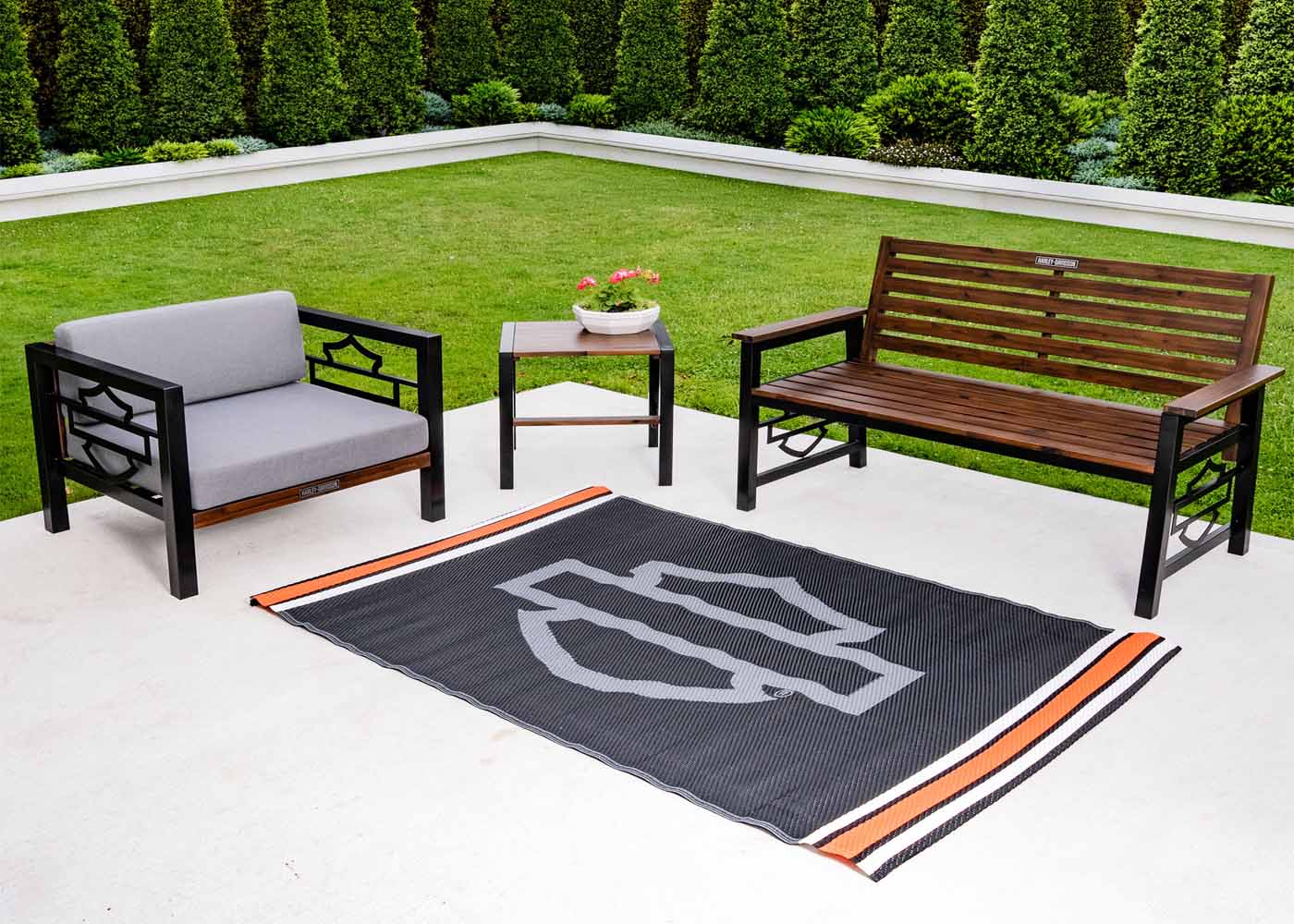 Open Bar & Shield Outdoor Bench, Chair, table & rug
