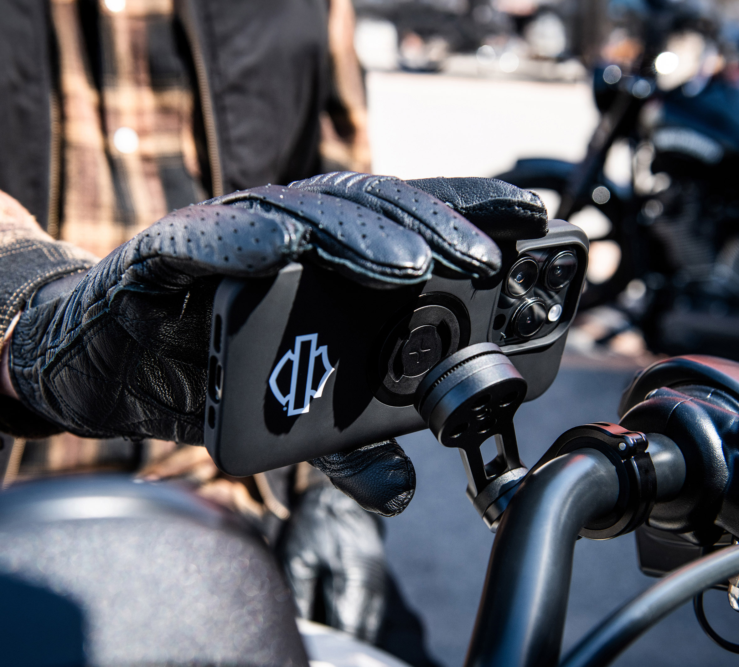 H-D Phone Case - Bar & Shield - iPhone 17