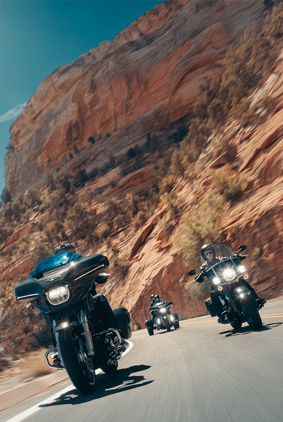 2026er Enthusiast Group – Aufnahme eines Motorrads während der Fahrt