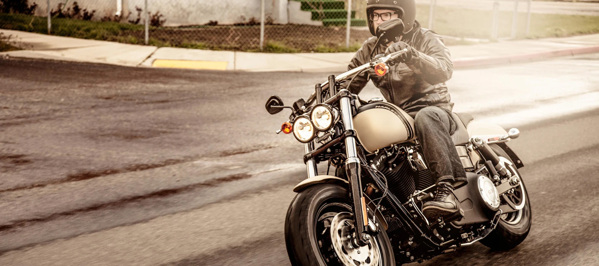 How to Turn on a Motorcycle