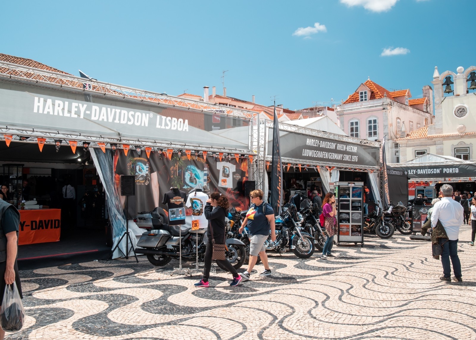 Front view of a Harley-Davidson dealership exhibition in Cascais, showcasing motorcycles on display.