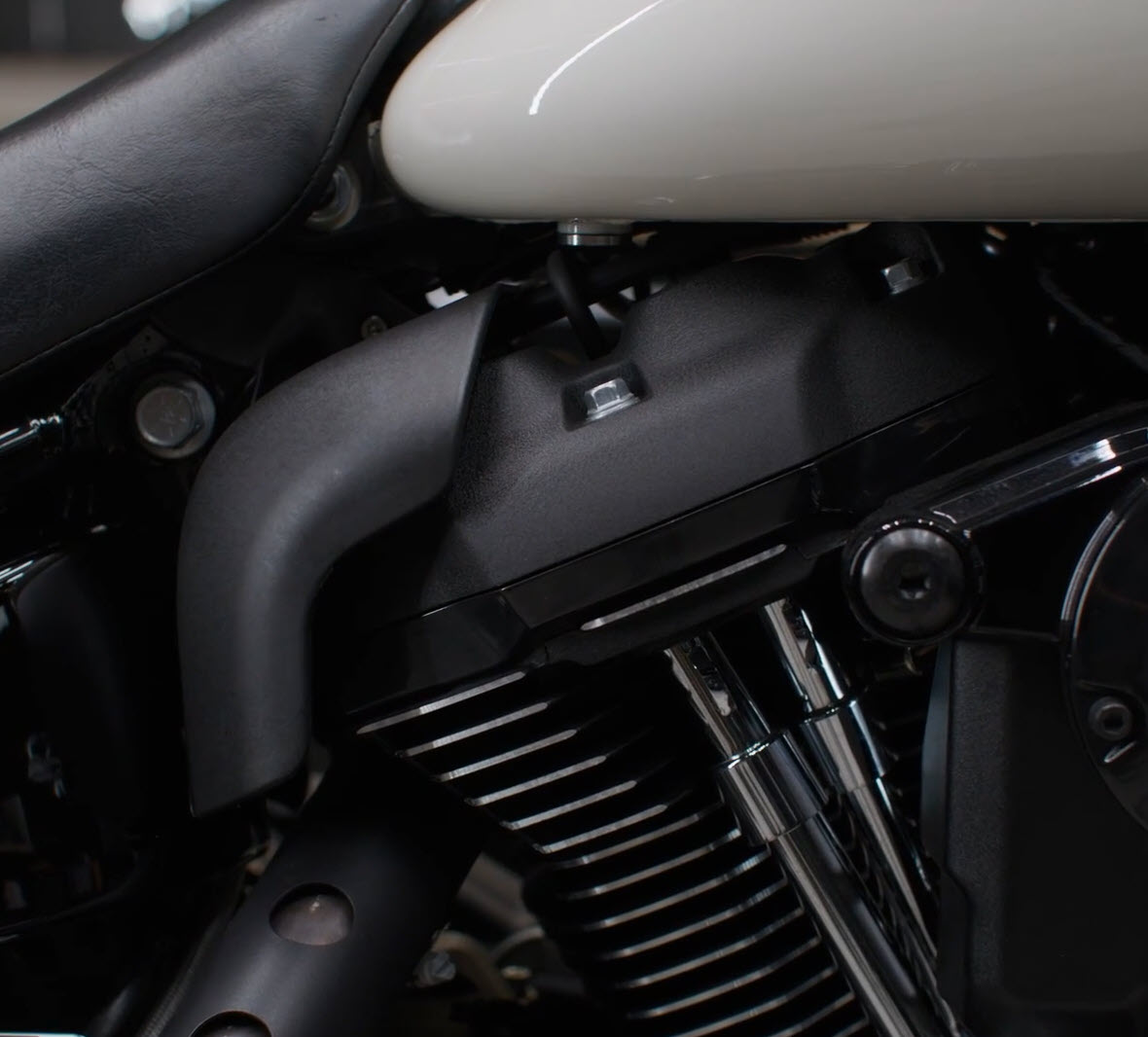 Mid-Frame Air Deflector